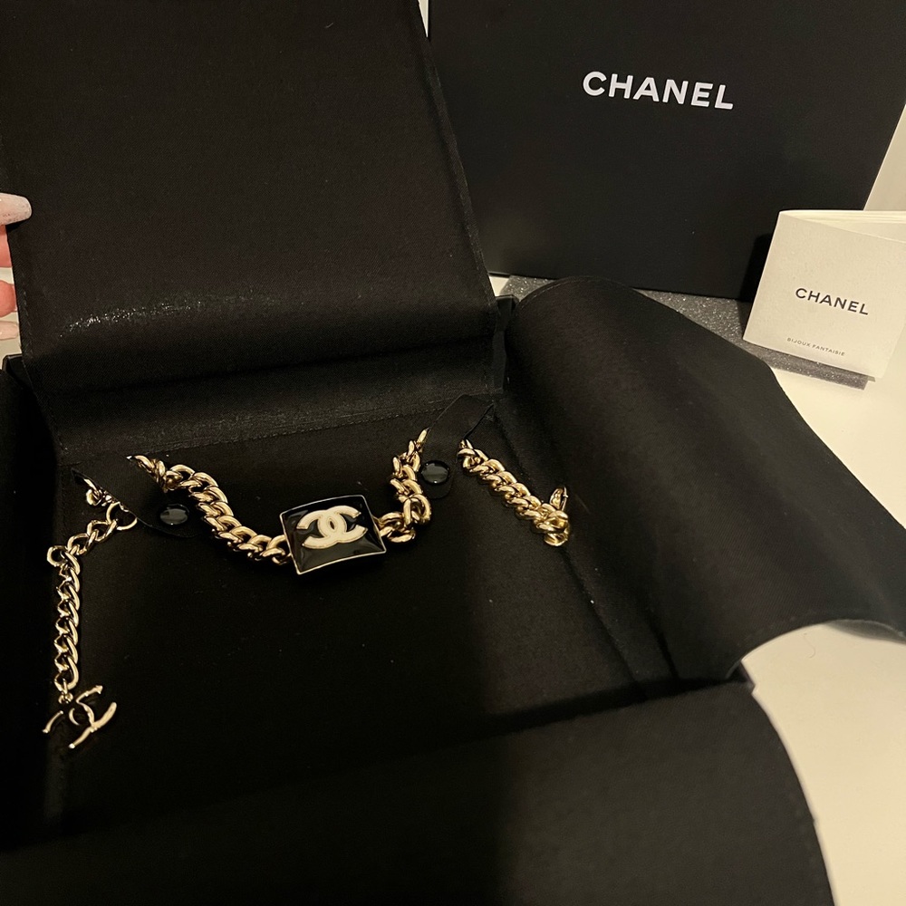 CHANEL Gold and Black CC Link Necklace - Picture 1 of 4